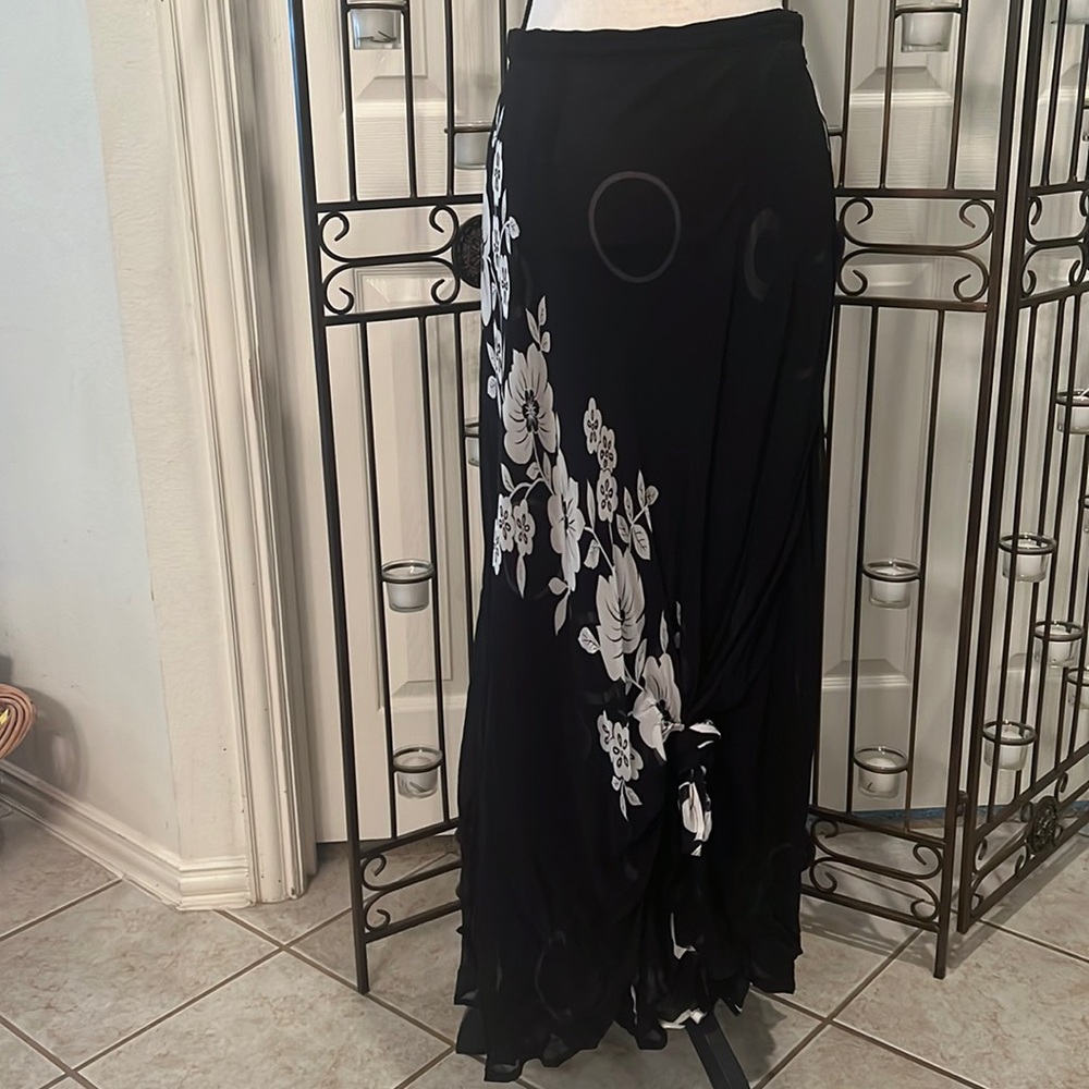 Reversible shear skirt